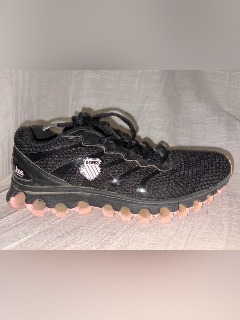 K-Swiss Tubes 200 Women’s 8.5 Black/Pink Mesh Lace-Up Cushioned Low Top Sneakers